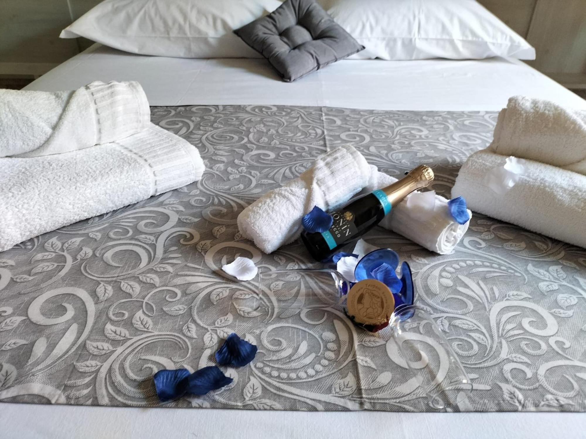 Hera Tropea Rooms Bagian luar foto